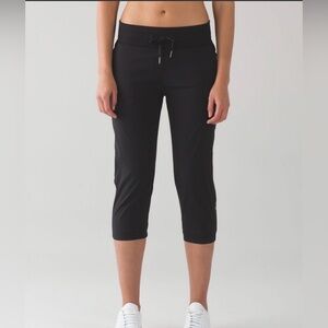 L-107 🍋 Lululemon 🍋 Dance Studio Crop 🔥 Gorgeous 🔥